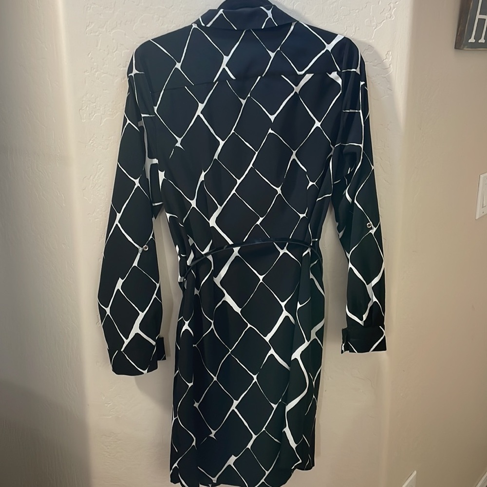 The Limited Black and White Geometric Dress - Picture 5 of 5